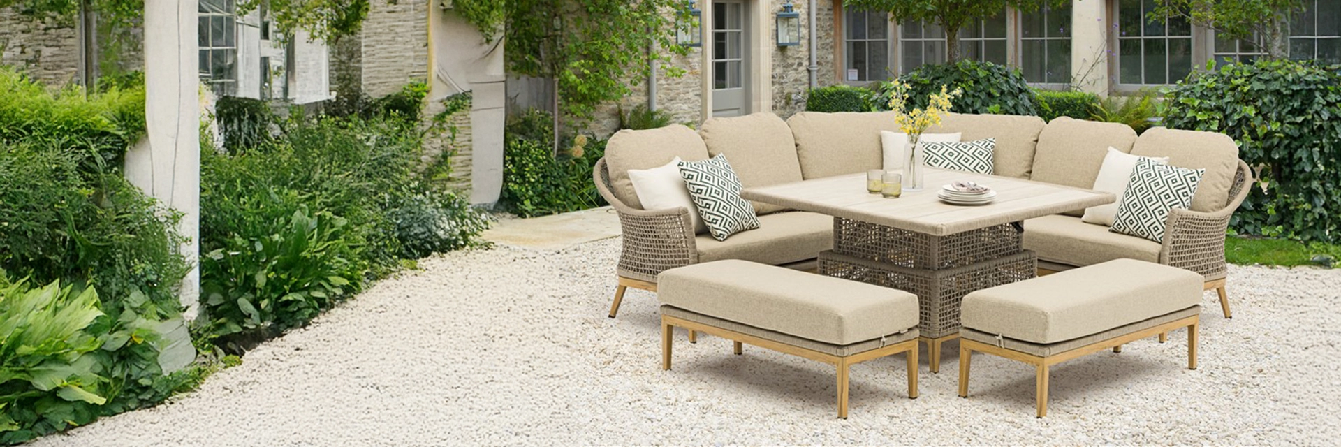 LOUNGE SETS