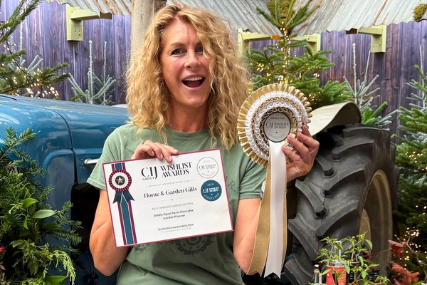 Diddly Squat Farm and Blue Diamond’s New Plantable Garden Planner Wins Best Gift Award