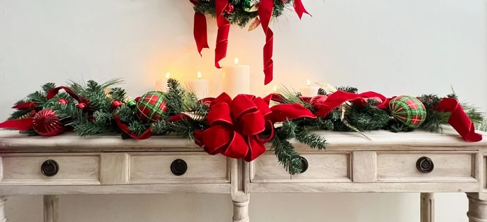 Red & Gold 6ft Garland - image 2