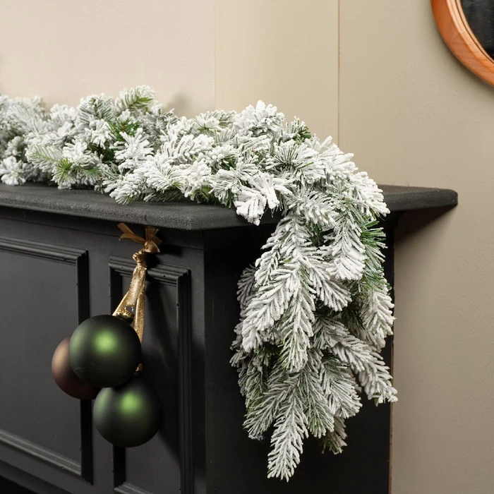 Grandis 9ft Snowy Garland - image 2