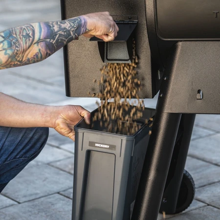 Traeger Staydry Pellet Bin + Lid - image 4