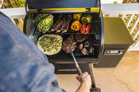 Traeger Ironwood 650 Pellet BBQ With WiFire® - image 11