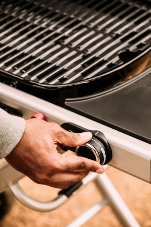 Weber Traveler LP Black - image 15