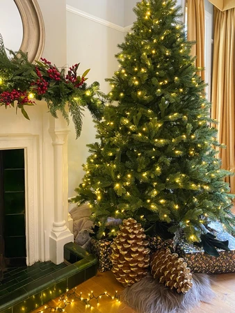 T63 Delamere 8Ft Prelit Xmas Tree - image 4