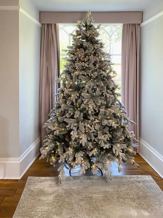 Snowy Dorchester 6.5ft Pre-Lit TreeWW LEDs - image 2