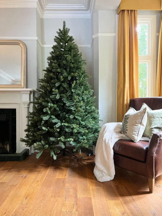 T63 Delamere 8Ft Prelit Xmas Tree - image 3