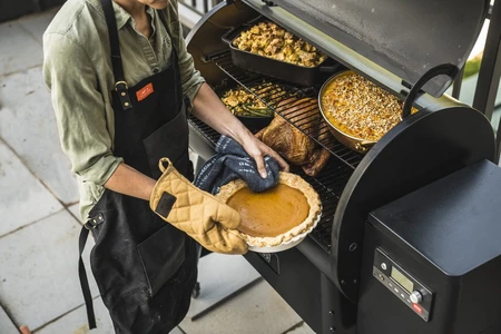 Traeger Ironwood 650 Pellet BBQ With WiFire® - image 9